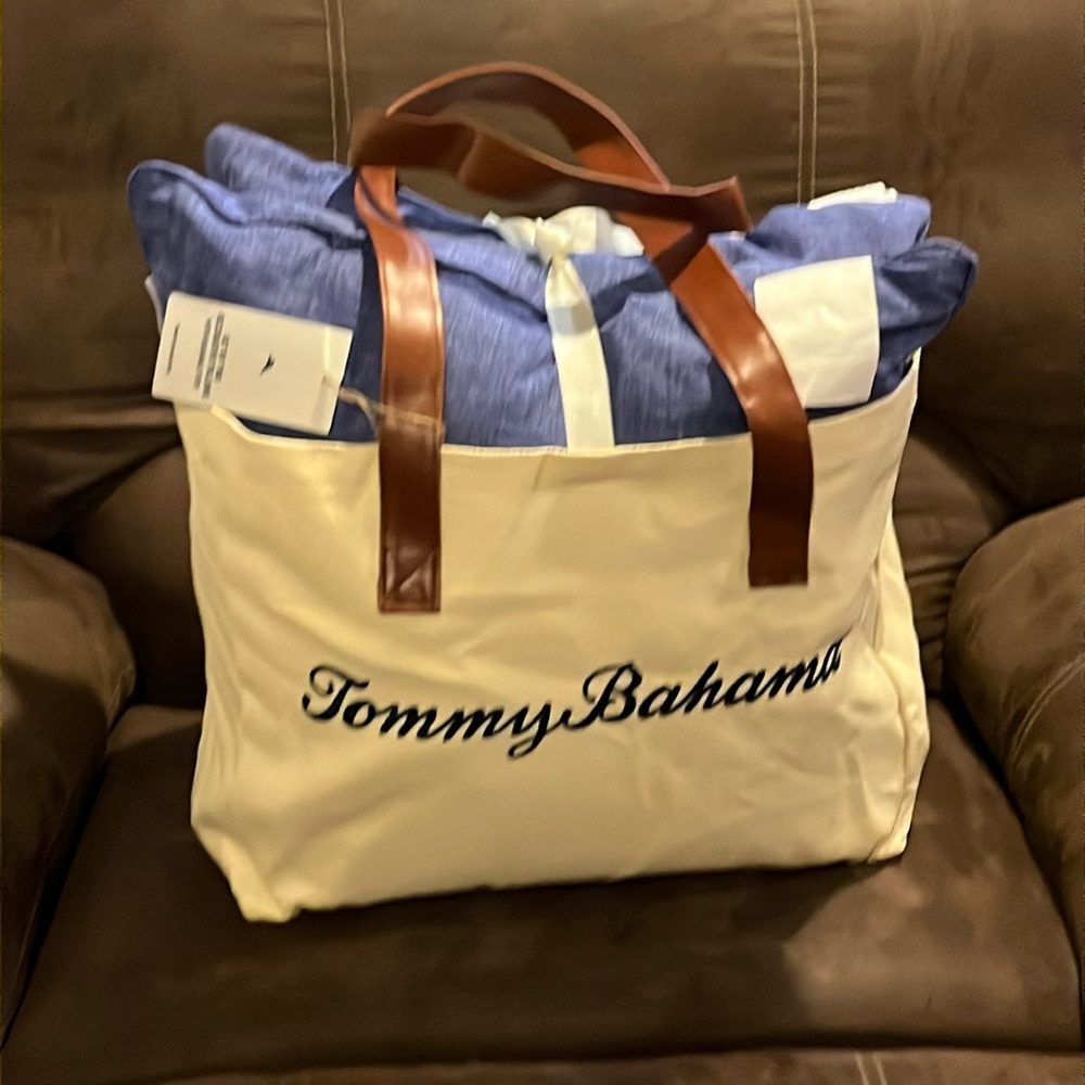 Tommy Bahama 2 Outdoor Patio Porch Throw Pillows with Tote new 20”x20”